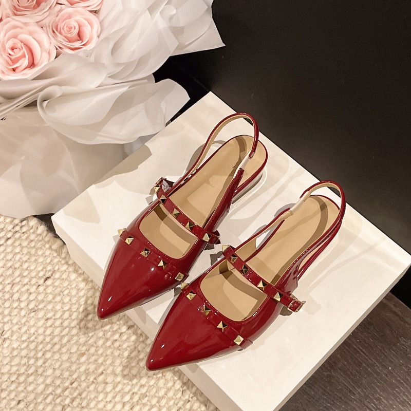 Pointed Toe Flat - Sandały na obcasie z francuskimi nitami