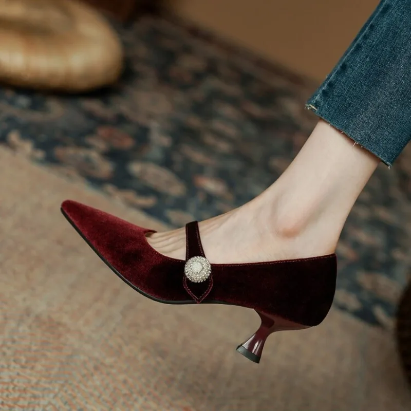 Women'S Heels - Czerwone szpilki Mary Jane z ostrym