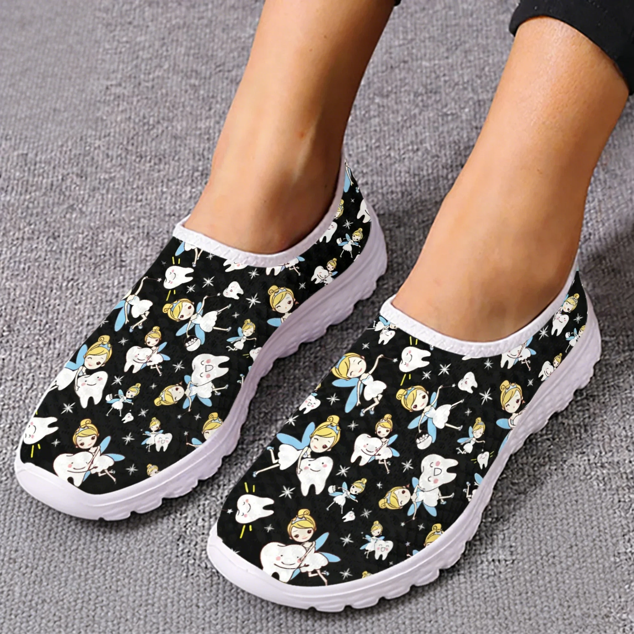 Women Shoes Tennis - Urocze kreskówkowe sneakersy z siateczką w