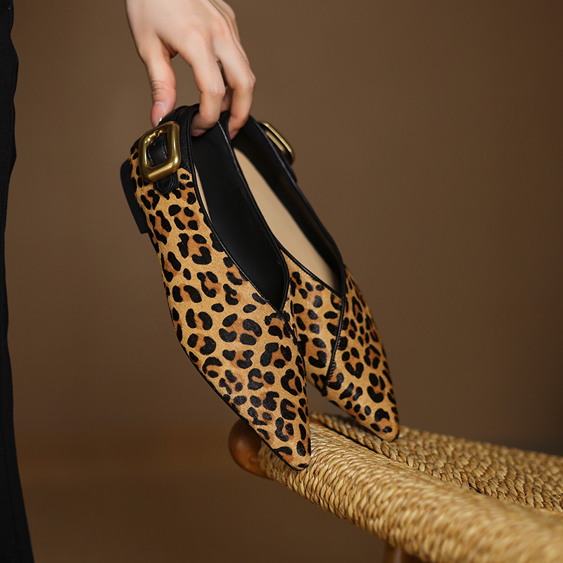 Pointed Toe Flat - Nowe trendy na wiosnę 2026: skórzane