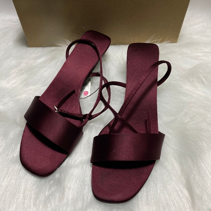 Women Shoes Brand - Luksusowe satynowe sandały damskie na niskim