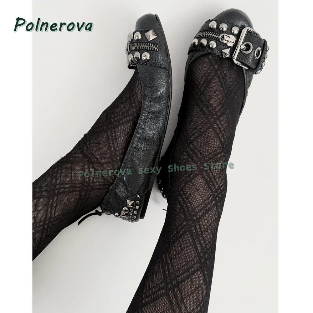 Pointed Toe Flat - Buty Mary Jane z nitowaną klamrą,