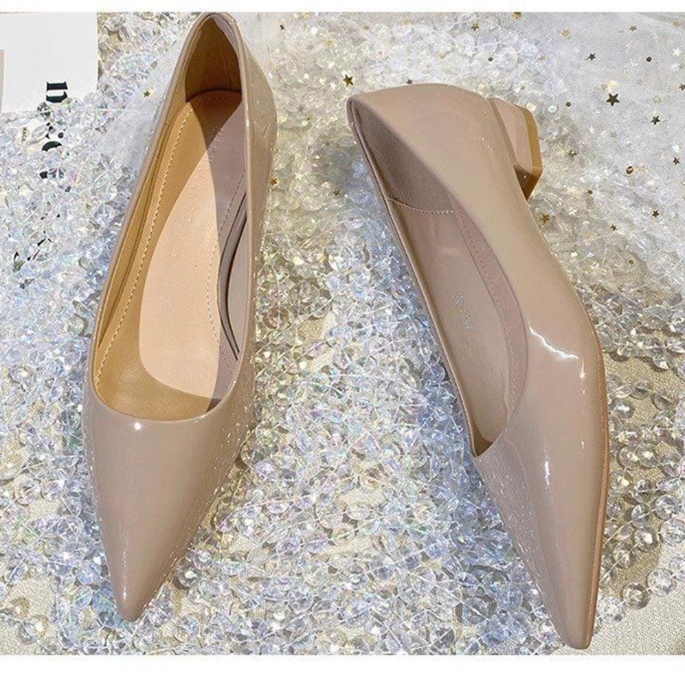 Pointed Toe Flat - Francuskie szpilki ze skóry lakierowanej z