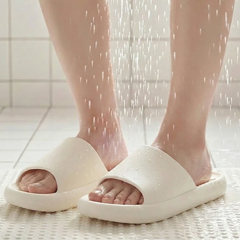 Wydrążone klapki łazienkowe z  – Mule Slip On recenzja i cena