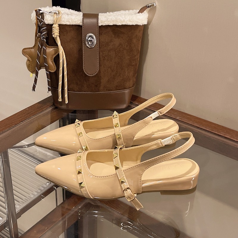 Sandały na obcasie z francuski – Pointed Toe Flat recenzja i cena