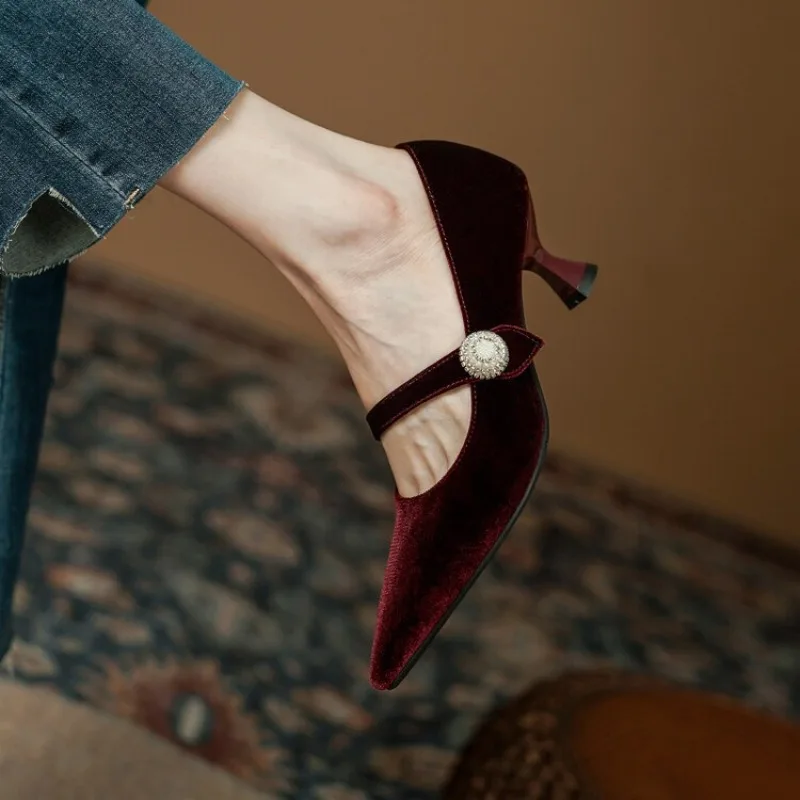 Czerwone szpilki Mary Jane z o – Women'S Heels recenzja i cena