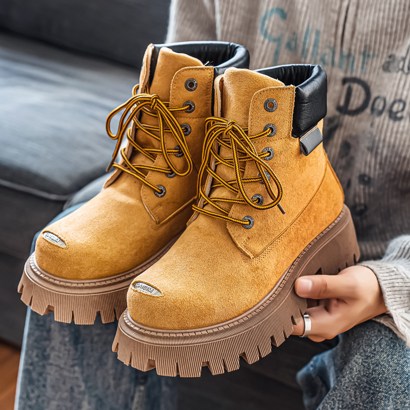 Klasyczne wysokie buty outdoor – Suede Ankle Boot recenzja i cena