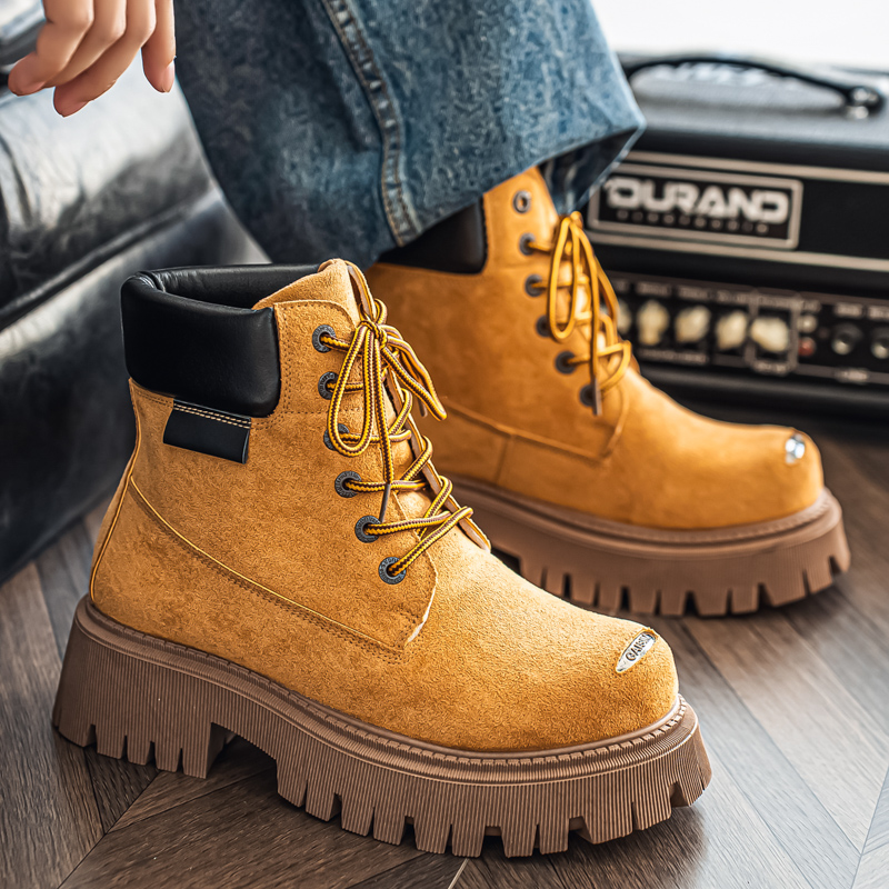 Klasyczne wysokie buty outdoor – Suede Ankle Boot recenzja i cena
